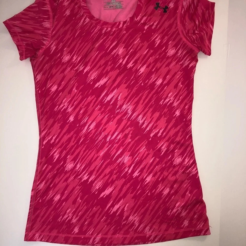 Under Armor XS, Fitted ,heat gear ,pink‎ and white watercolor design
